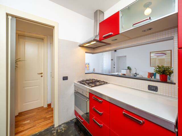 Keys Of Italy – XXV Aprile 9 / Dazzling 2 Room Apt gallery image 4