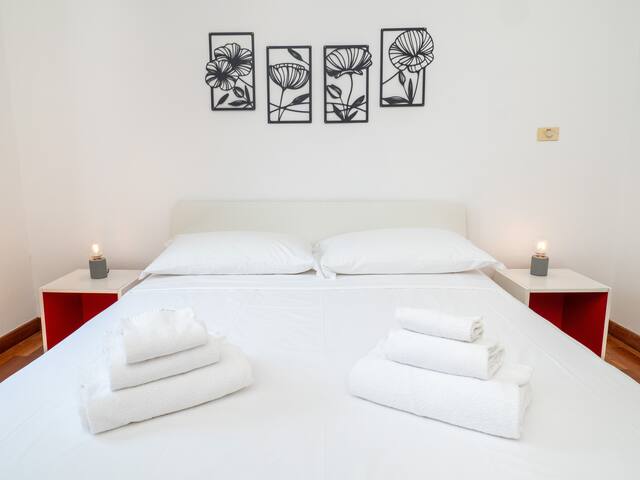 Keys Of Italy – XXV Aprile 9 / Dazzling 2 Room Apt gallery image 3