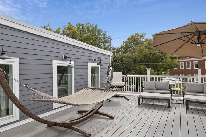 Modern District Living, Roof Oasis & Free Parking gallery image 4