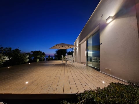 "Le Chic" front beach house