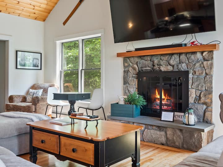 Treetop Chalet With Swim Spa & Game Room - Grafton Notch State Park, Newry