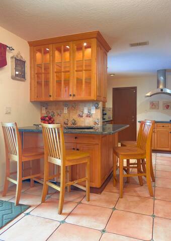 Spacious 3BR Oasis with Private Pool gallery image 5