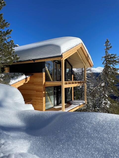 Chalet hot tub & sauna, views of the slopes