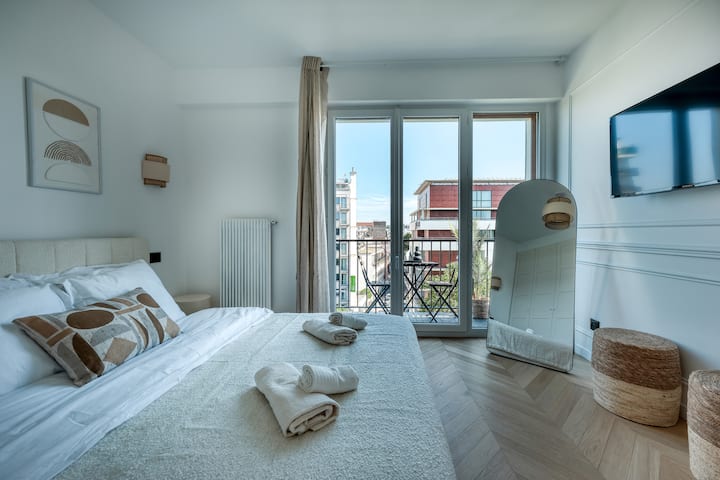 2号卧室配备优质床上用品和米色/非白色主题装饰