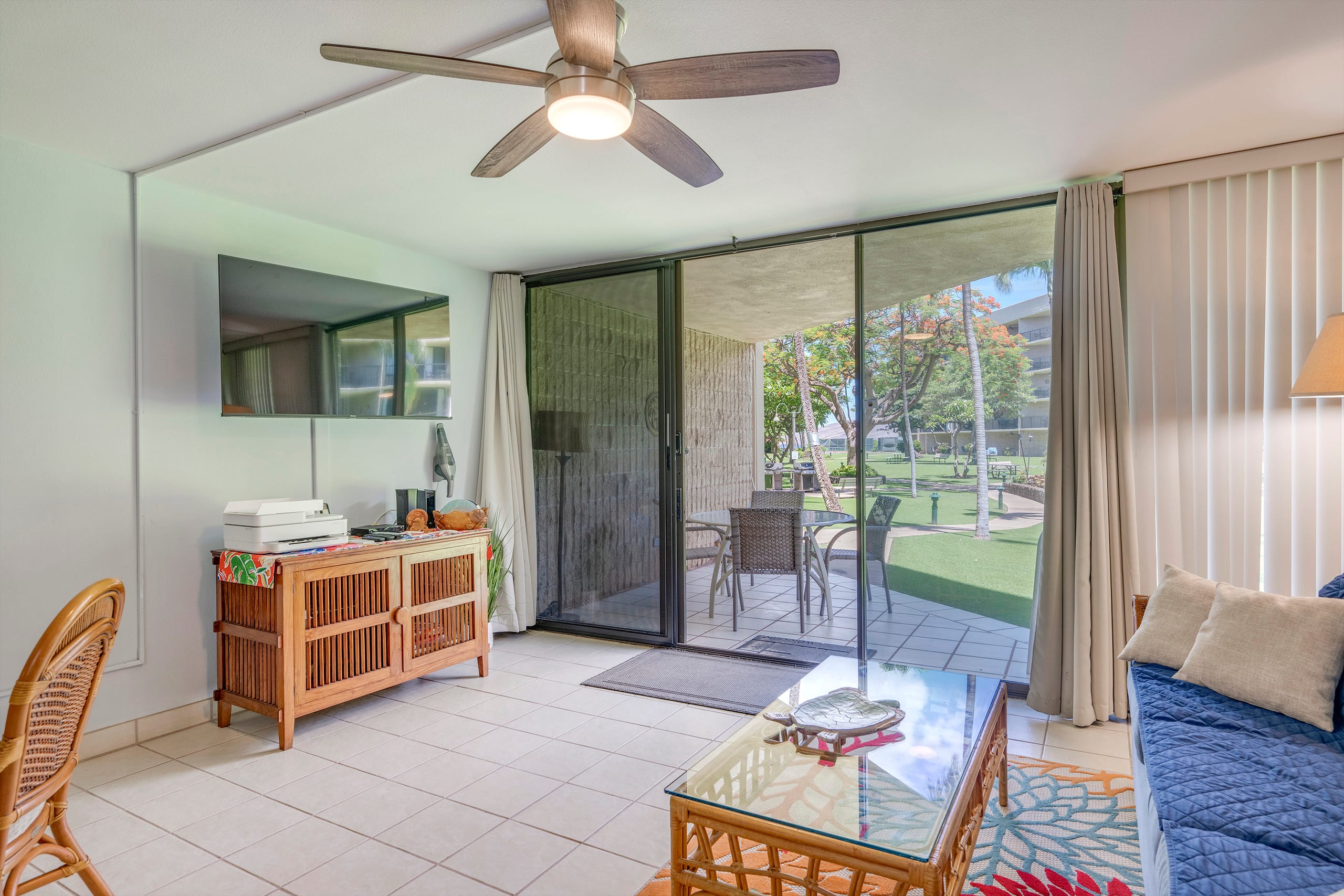 Oceanfront Condo in Maui Sunset Resort with Pool - Image 11
