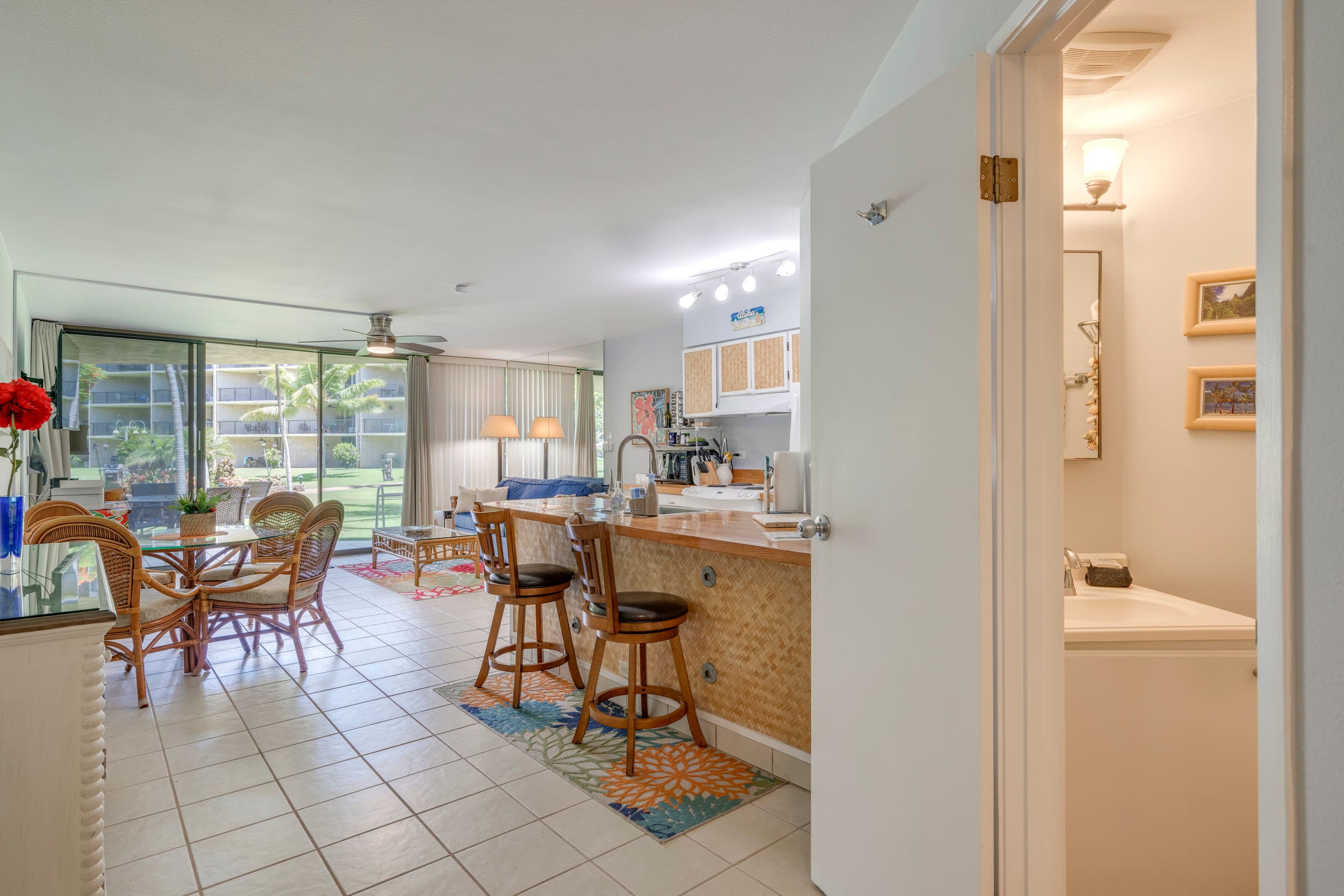 Oceanfront Condo in Maui Sunset Resort with Pool - Image 10