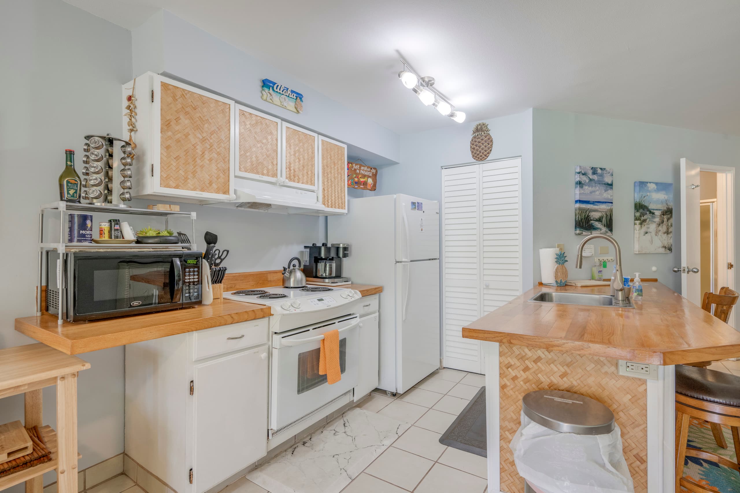 Oceanfront Condo in Maui Sunset Resort with Pool - Image 21