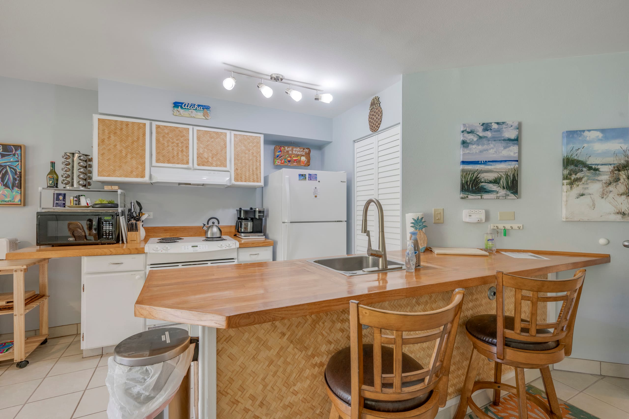 Oceanfront Condo in Maui Sunset Resort with Pool - Image 17