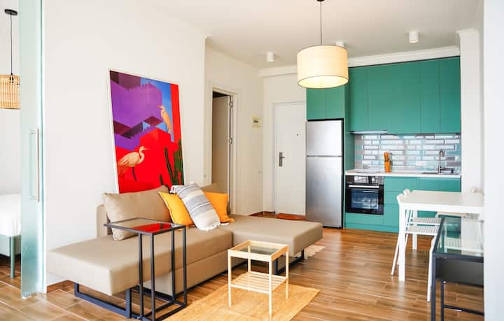 Beachside Seaview Apartment With Scenic View - Batumi