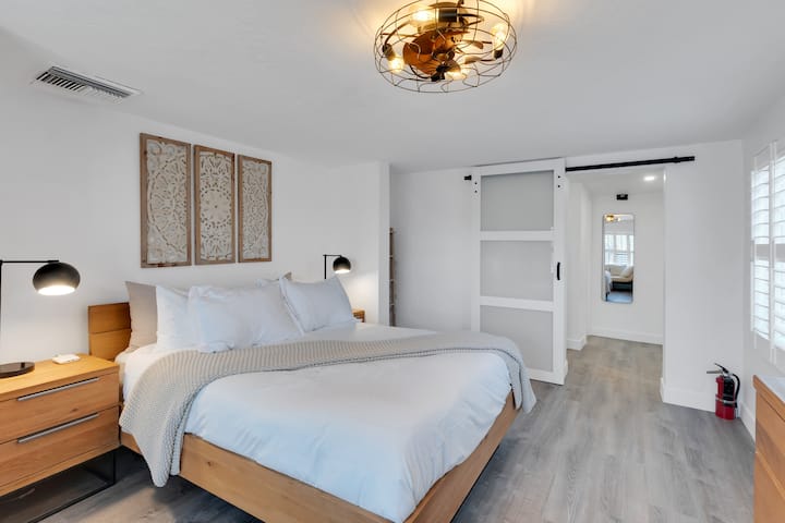 Downtown UA Oasis – Bedroom 1