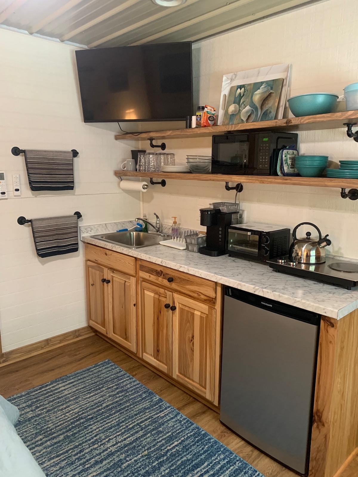Successful Airbnb property: Cabin-cozy, Dog-friendly "Suite to Sea" in Pawleys Island