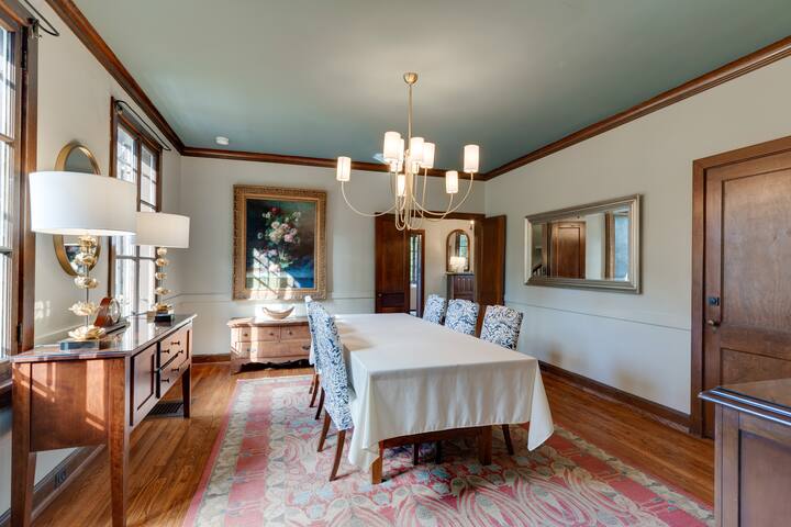 Charming Historic Ivy Hall Home in Prime Location! gallery image 2
