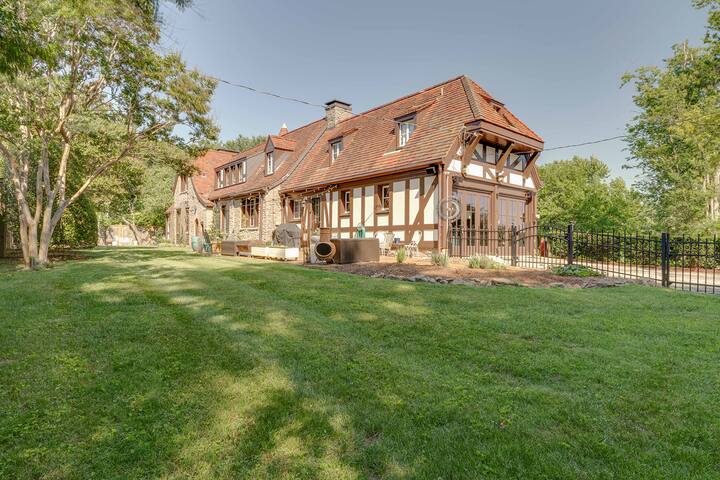 Charming Historic Ivy Hall Home in Prime Location! gallery image 5