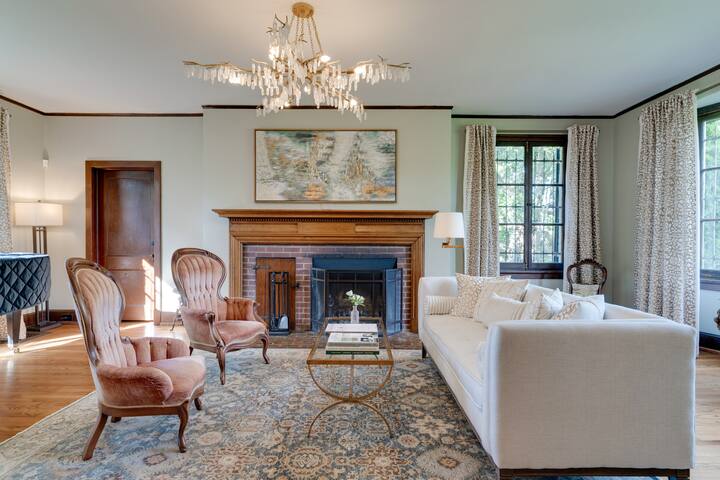 Charming Historic Ivy Hall Home in Prime Location! gallery image 3