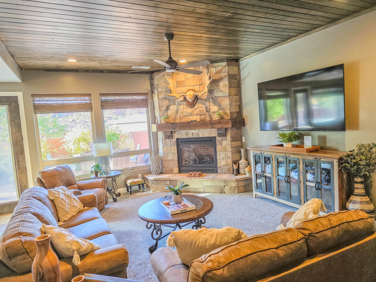 Successful Airbnb property: Quiet Retreat near Zion/Epic views/ Gym and Pool in Kanab