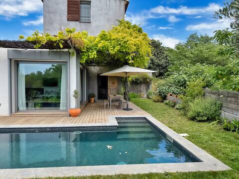 Spacious House with 2-Star Rated Pool