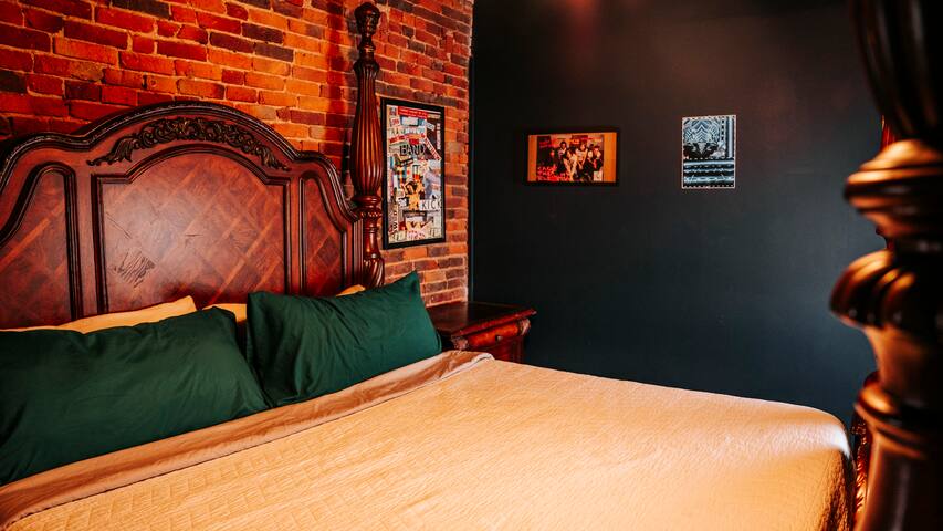 Broadway Penthouse: Stadium View gallery image 4