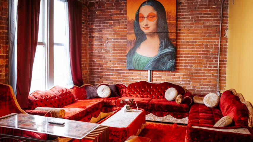 Broadway Penthouse: Stadium View gallery image 3