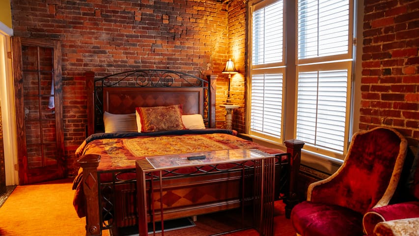 Broadway Penthouse: Stadium View