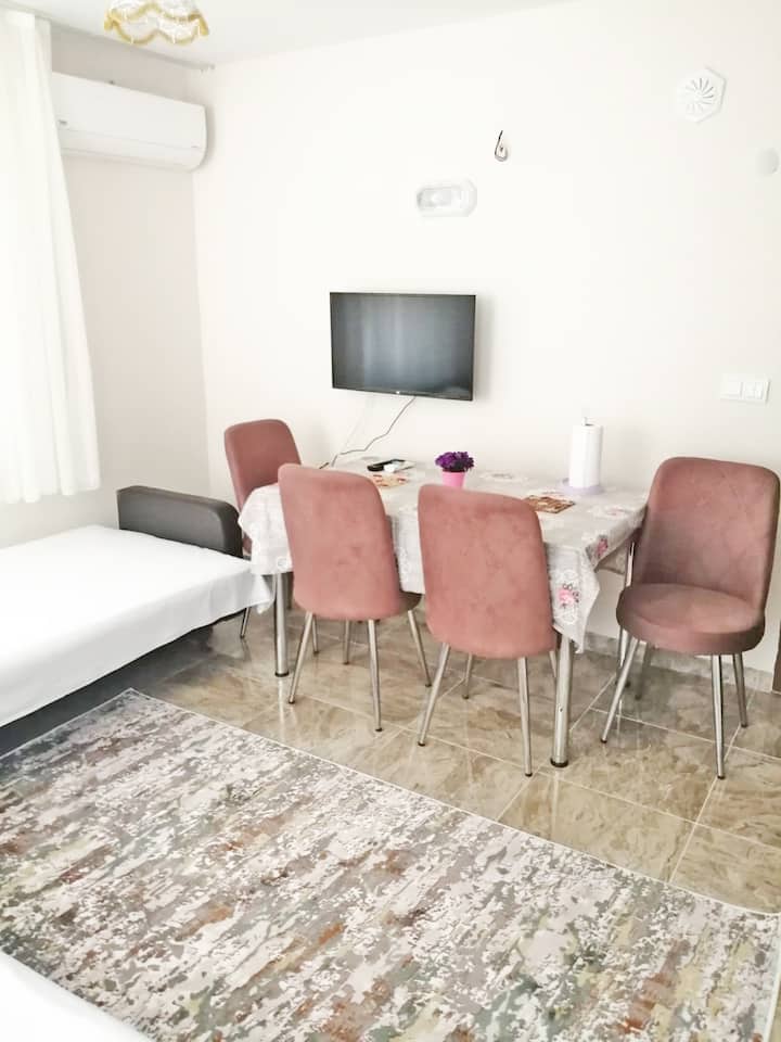 Günlük Kiralık Yazlık Ev 1 Orta Kat - Bozcaada