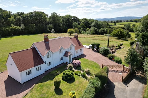 Beautiful Danford House & Lodge with Hot Tub