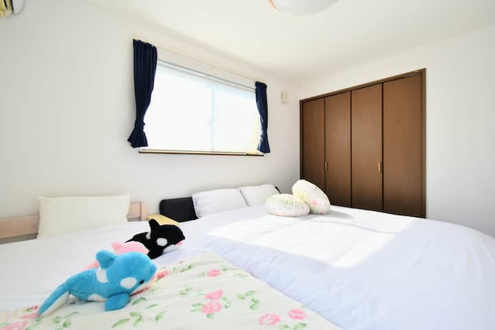 هذه الغرفة جيدة جدًا لأشعة الشمس.