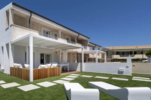 cozy house with garden & pool