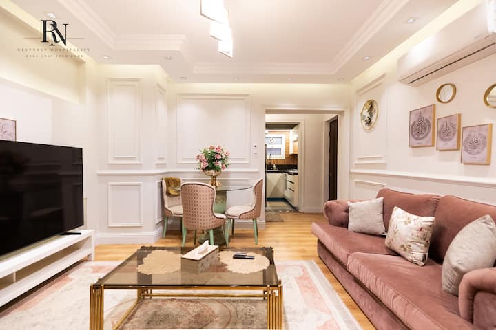 Elite 1 BDR In Rehab City: Living room