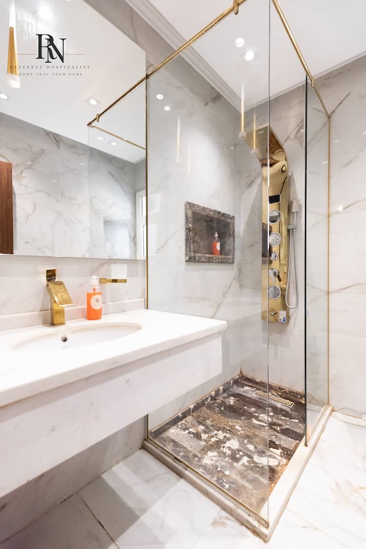 Elite 1 BDR In Rehab City: Full bathroom