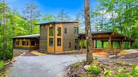 Where Mountains Meet Luxury: Trails,Views,Privacy