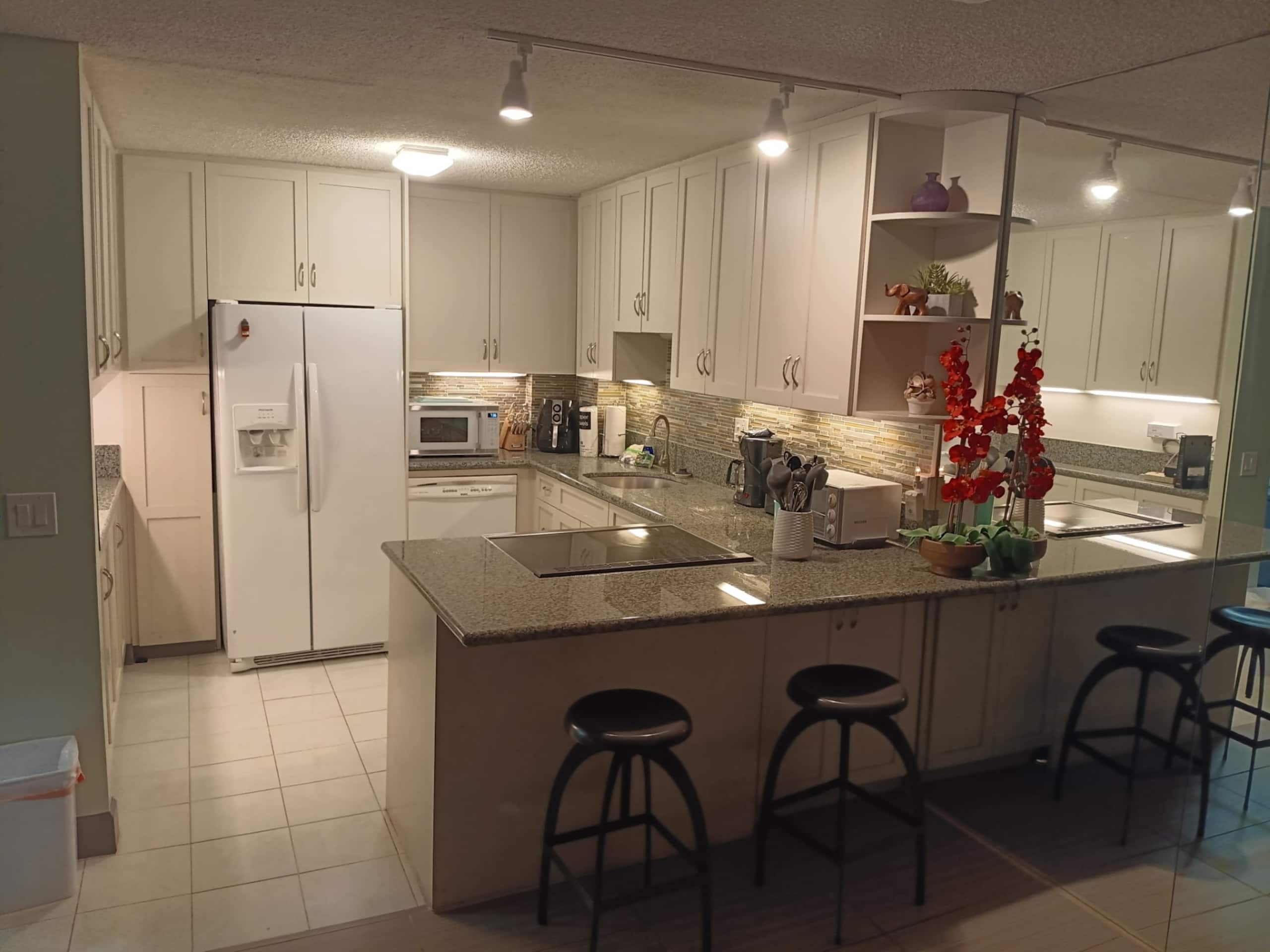 Waikiki District - Penthouse! - Image 6