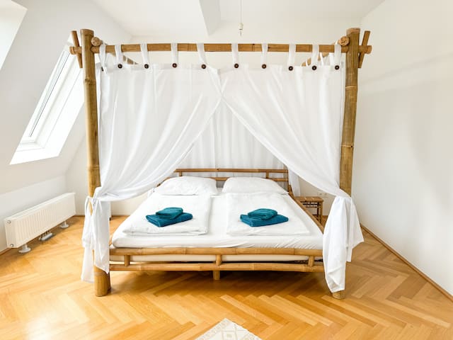 DREAM 360° City Skyline Rooftop Terrace & Balcony