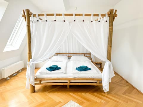 DREAM 360° City Skyline Rooftop Terrace & Balcony