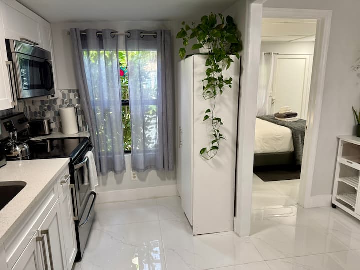 Cozy, Comfy, Private Yard - Golf, FL