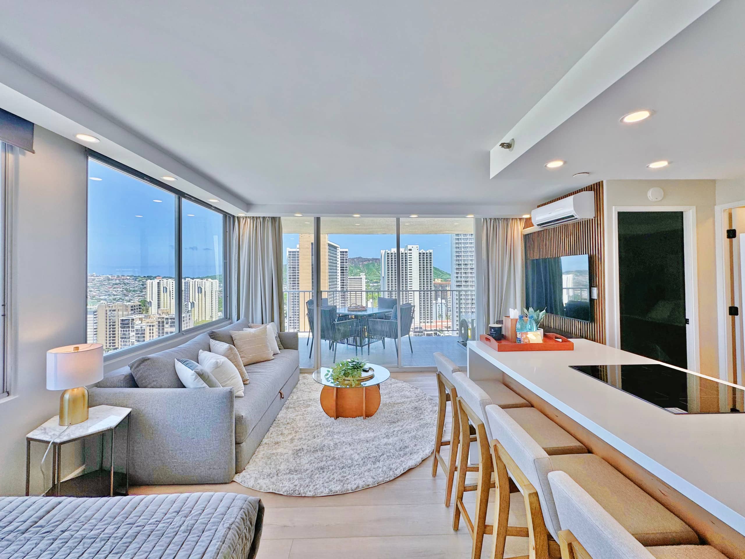 28F-Upscale Ocean View 1BR-3min Walk to Beach! - Image 1