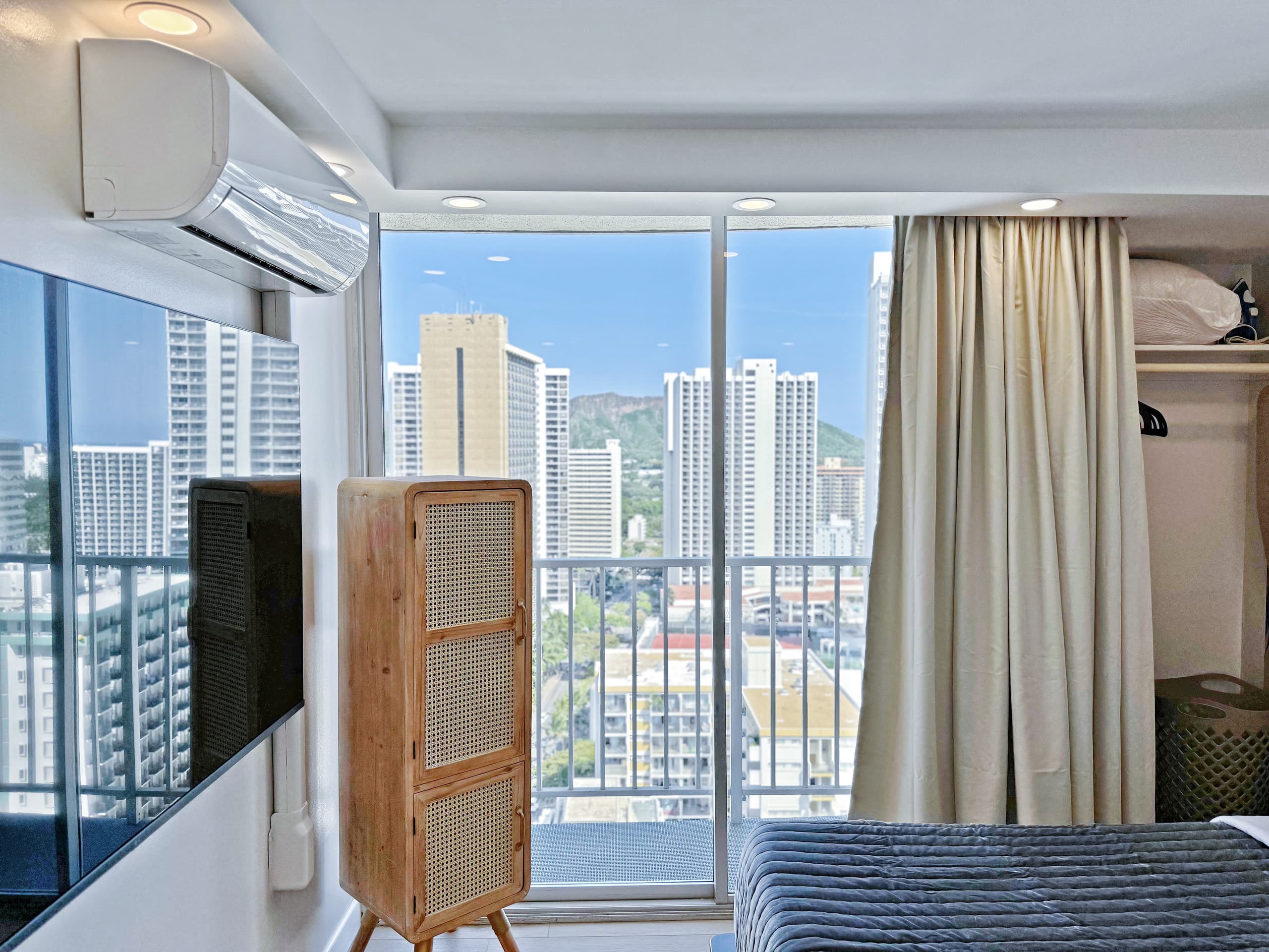 28F-Upscale Ocean View 1BR-3min Walk to Beach! - Image 29