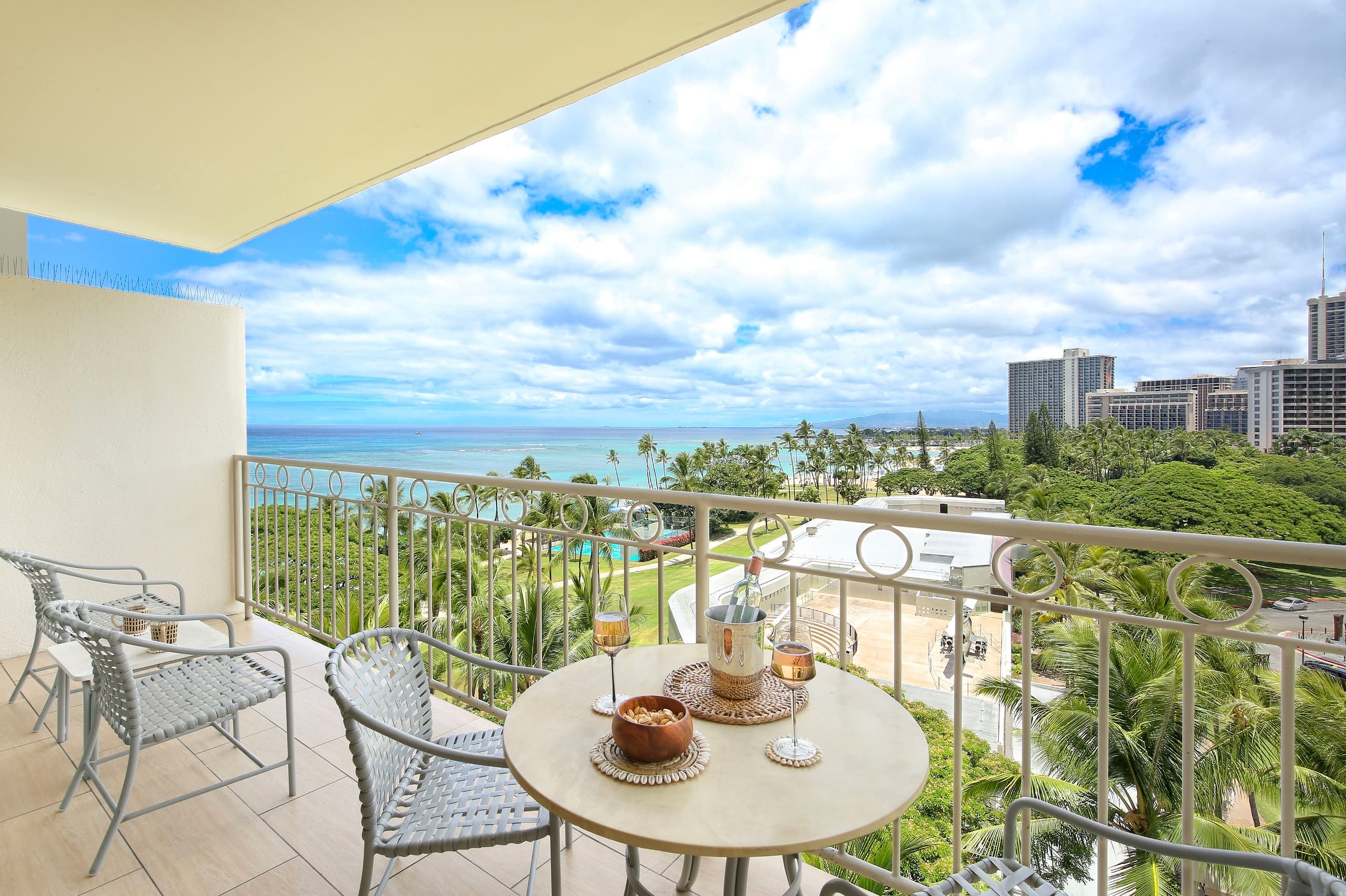 Condo in Honolulu · ★5.0 · 1 bedroom · 2 beds · 1 private bath - Image 21