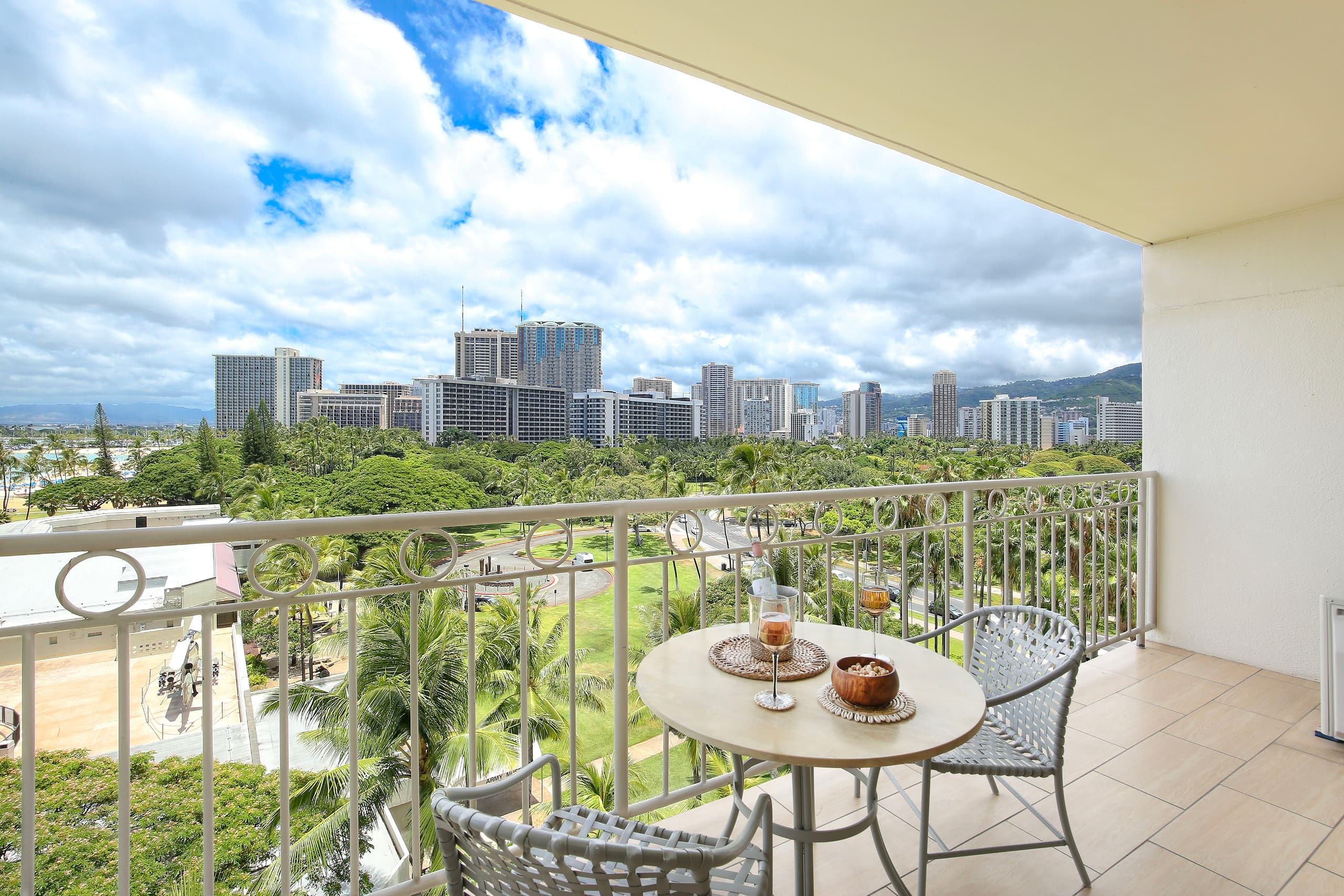 Condo in Honolulu · ★5.0 · 1 bedroom · 2 beds · 1 private bath - Image 25