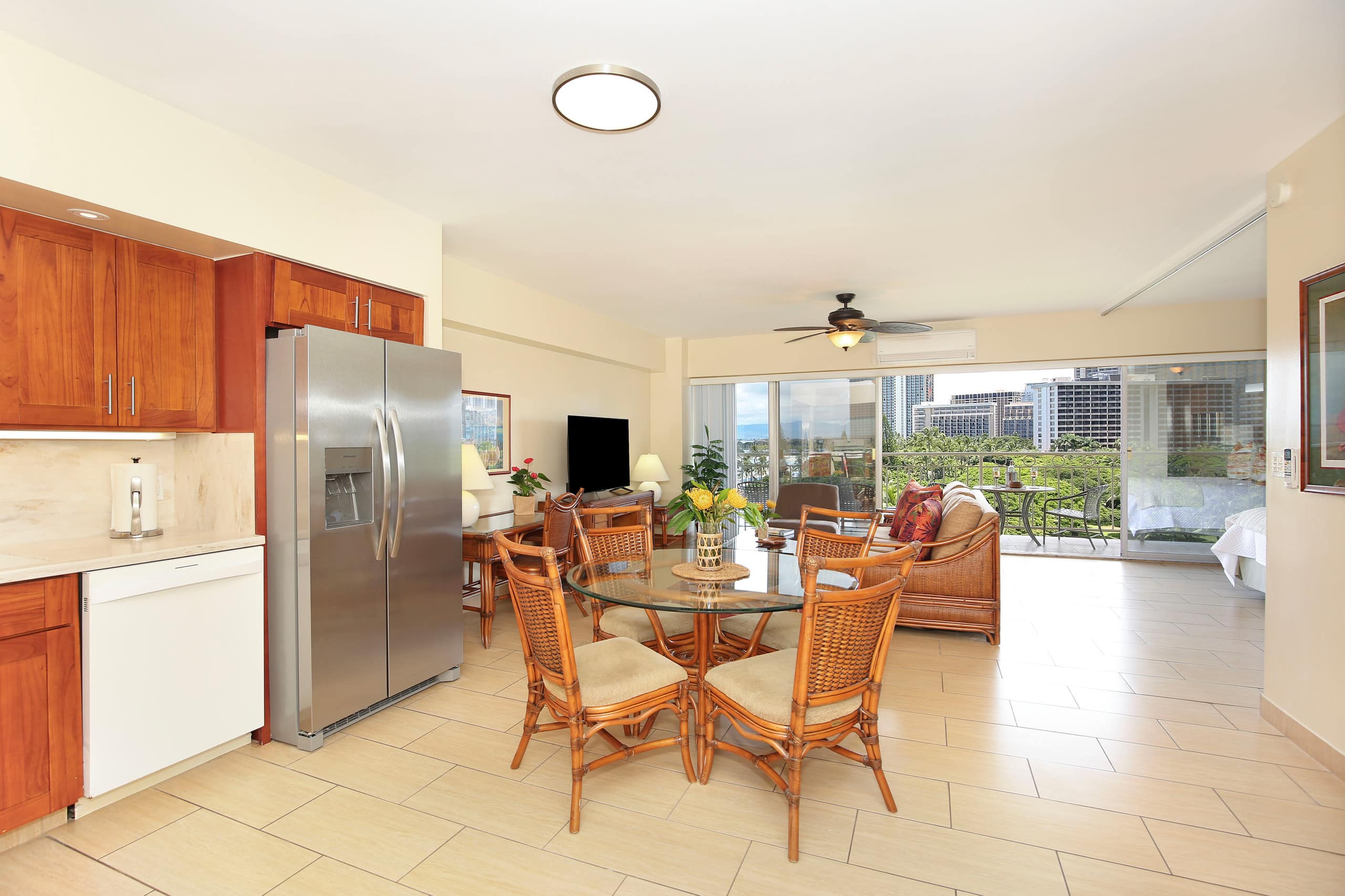 Condo in Honolulu · ★5.0 · 1 bedroom · 2 beds · 1 private bath - Image 12