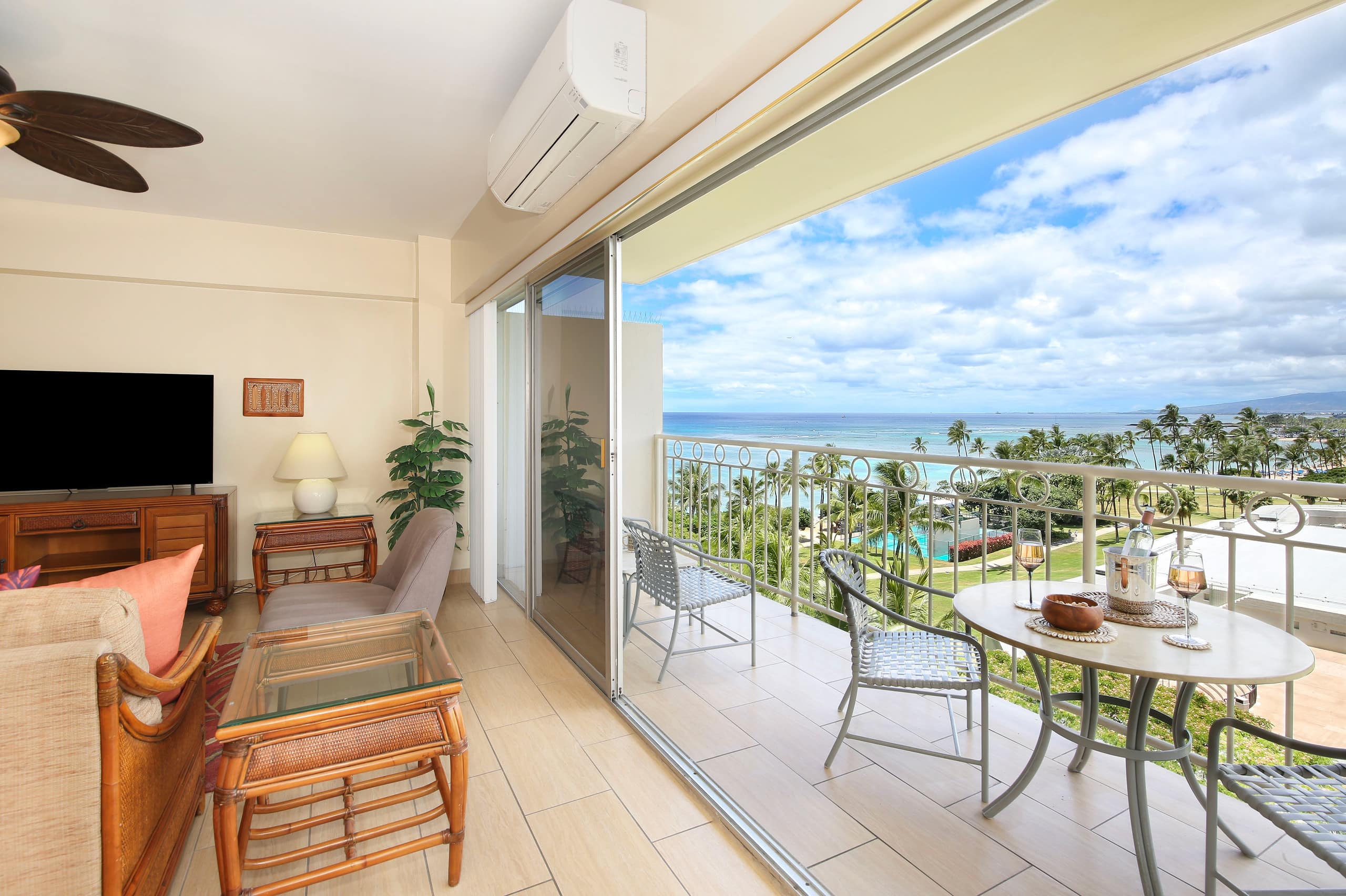 Condo in Honolulu · ★5.0 · 1 bedroom · 2 beds · 1 private bath - Image 2