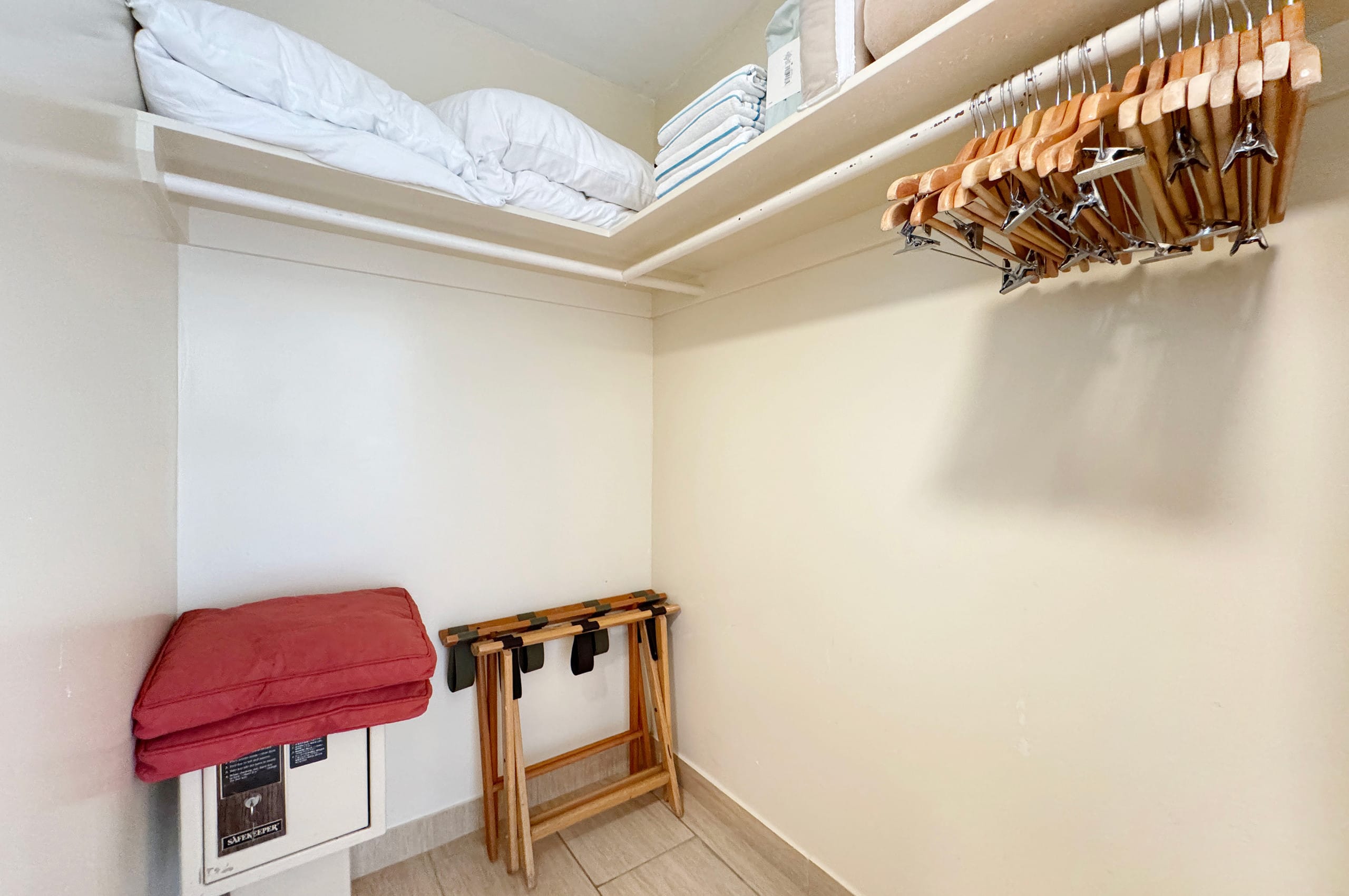 Condo in Honolulu · ★5.0 · 1 bedroom · 2 beds · 1 private bath - Image 17
