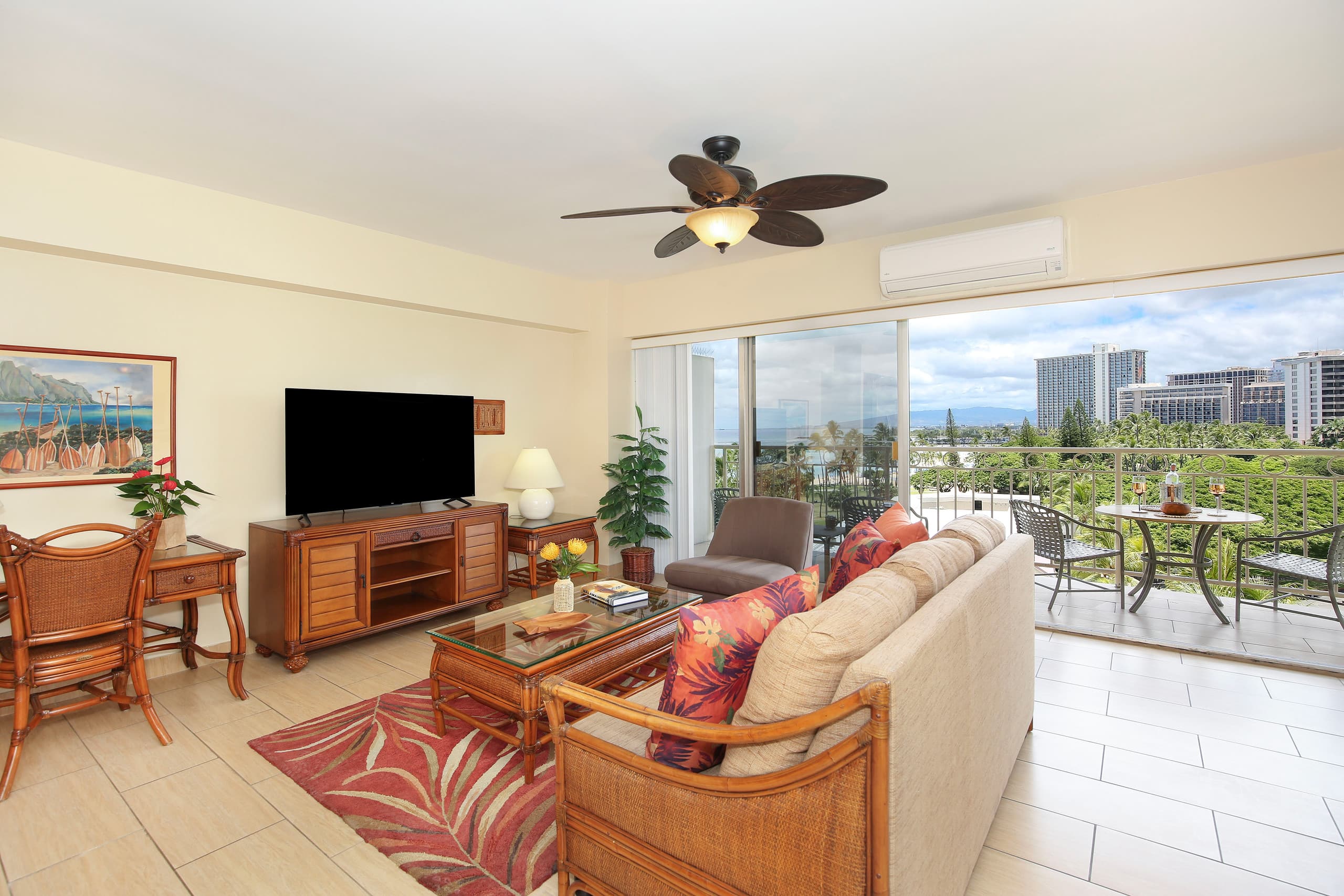 Condo in Honolulu · ★5.0 · 1 bedroom · 2 beds · 1 private bath - Image 4