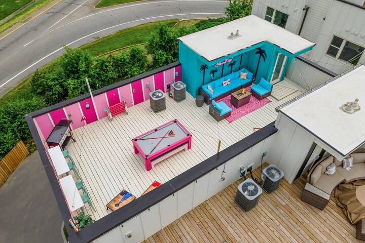 Girls’ Getaway-Flamingle House-Broadway~2m-Rooftop gallery image 4