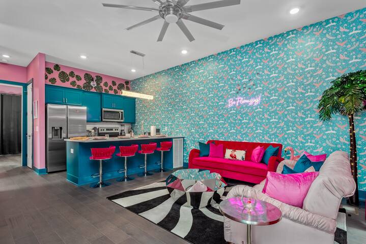 Girls’ Getaway-Flamingle House-Broadway~2m-Rooftop gallery image 5
