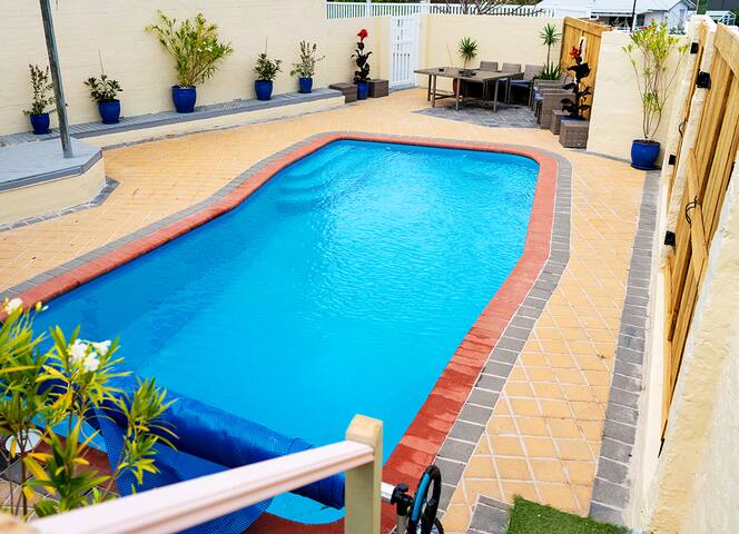 Quinns Beach mansion apartment 1