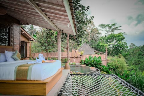 Scenic Retreat|Valley View|Private Pool|RollingBed