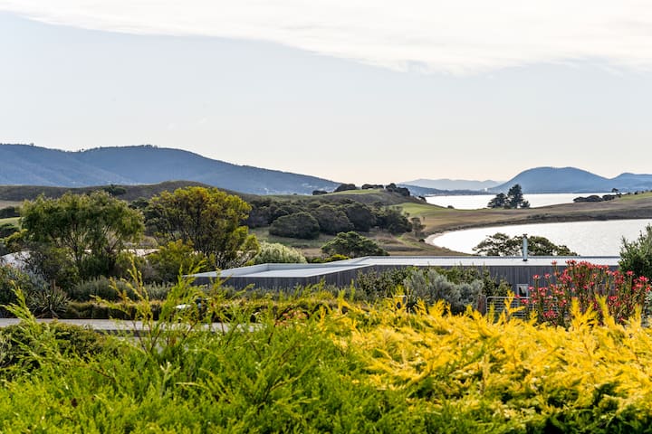 Eclipsed Escape, Opossum Bay