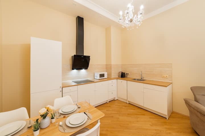 Riverside De Luxe + Private Garage! - Praga