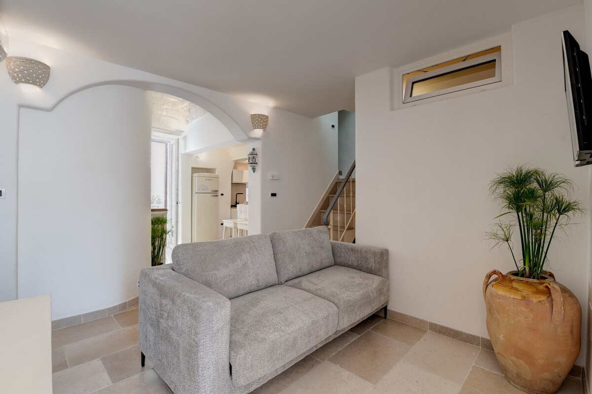 Successful Airbnb property: Centro Ostuni Terrace Easy park WiFi AC King in Ostuni