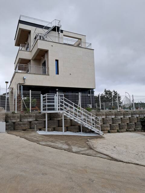 Goseong Healing House/New 1st floor/Sokcho IC 5 minutes/Outdoor barbecue
Bongpo Beach 5 km
Jangjeong 6 km